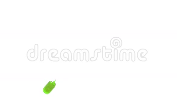 绿色溅在空中慢动作果汁视频的预览图