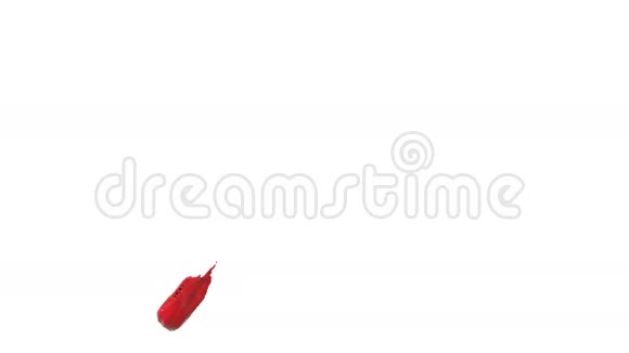 红色溅在空中特写镜头视频的预览图