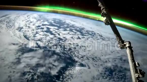 地球和北极光来自国际空间站这段视频的元素由美国宇航局提供视频的预览图