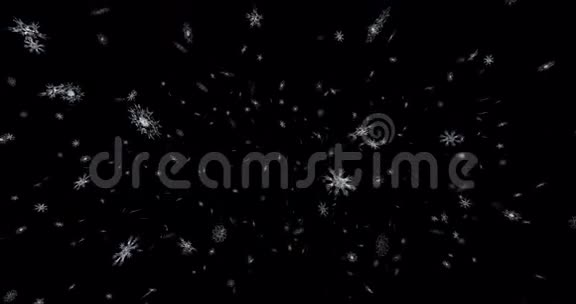 圣诞节的黑色背景雪花从顶部落下视频的预览图