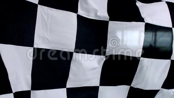 格纹黑白旗挥舞视频的预览图