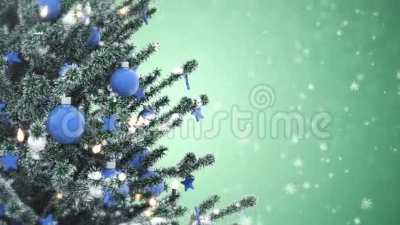 有飘落的雪花的圣诞树视频的预览图