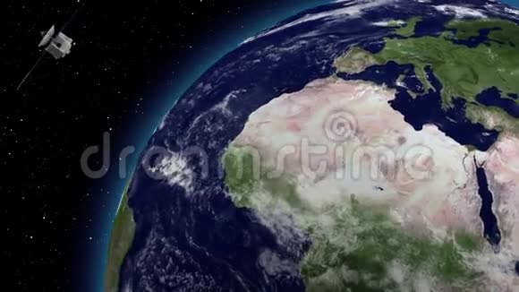 卫星环绕地球大气层视频的预览图