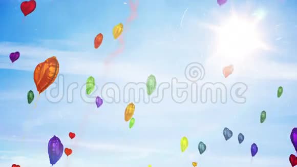 心气球漂浮在蓝天上视频的预览图