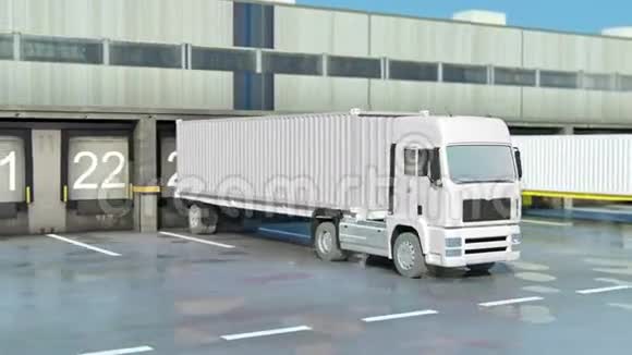 货物运输仓库中的卡车视频的预览图
