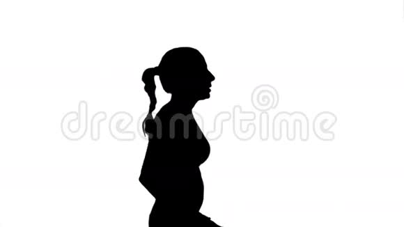 适合女人在白色背景上慢跑视频的预览图