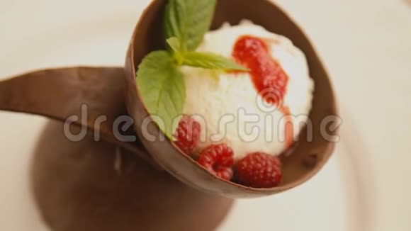 白巧克力冰淇淋视频的预览图
