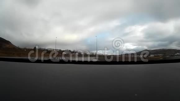 开着冰岛的波夫破折号相机视频的预览图