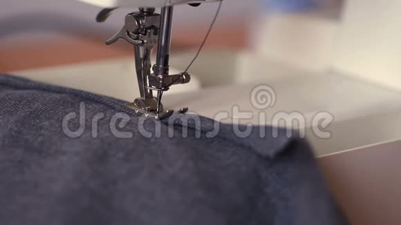 缝双边缝的女裁缝视频的预览图