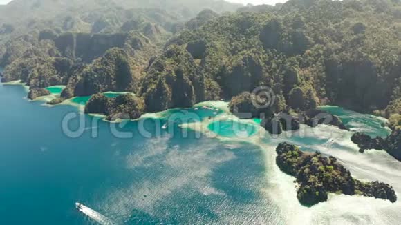 菲律宾巴拉万科罗恩双子泻湖山和海视频的预览图