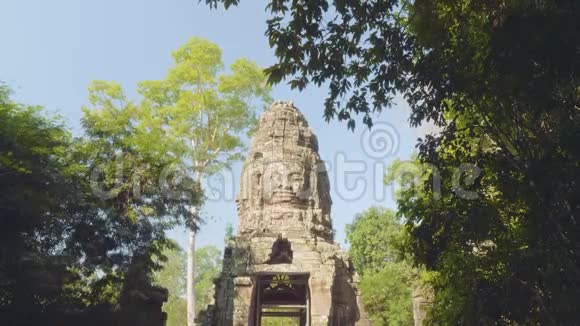 晴天吴哥窟部分寺庙遗址景观视频的预览图