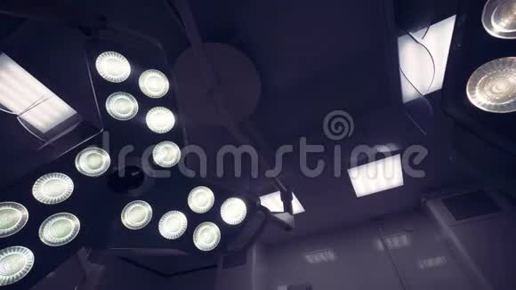 两盏手术灯在一起移动并位于彼此上方视频的预览图