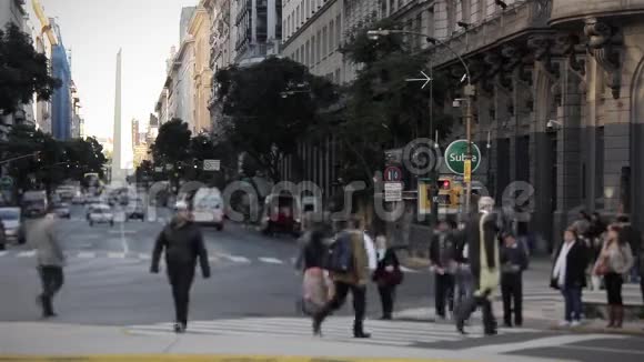 布宜诺斯艾利斯的行人视频的预览图