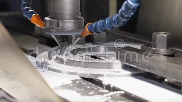 生产金属车床的铣床视频的预览图