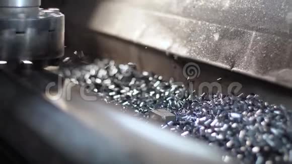 生产金属车床的铣床视频的预览图