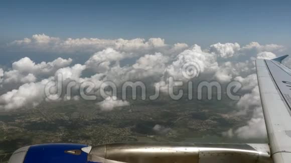 在墨西哥海岸的云上飘过晴天视频的预览图