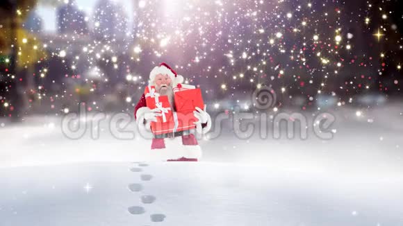 圣诞老人在大雪和大雪中徘徊视频的预览图