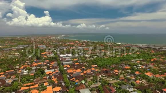 巴厘岛Seminyak和Kuta地区的鸟瞰图视频的预览图