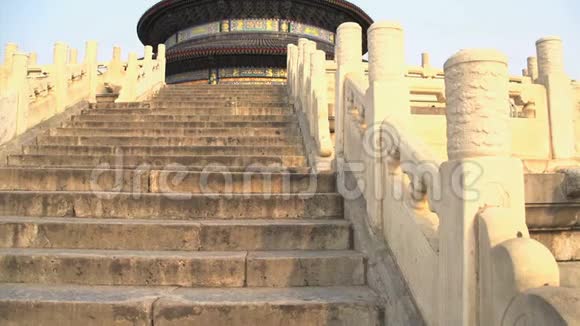 从楼梯到北京天坛顶端的倾斜视频的预览图