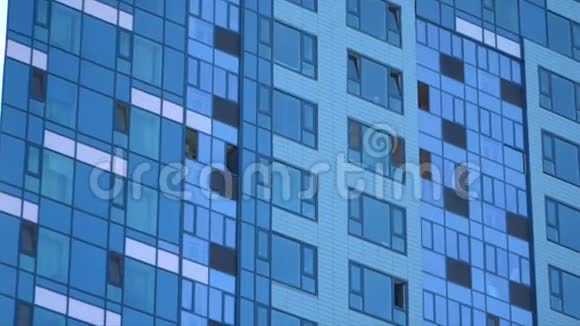 摩天大楼的窗户关上了视频的预览图