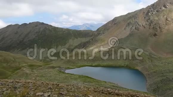 时间流逝的湖泊风景在山区国家公园邓拜高加索俄罗斯视频的预览图