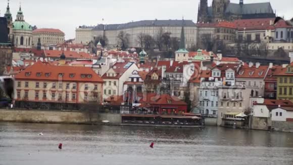 伏尔塔瓦和布拉格城堡视频的预览图