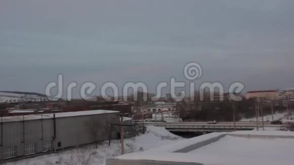 城市工厂在冬天视频的预览图