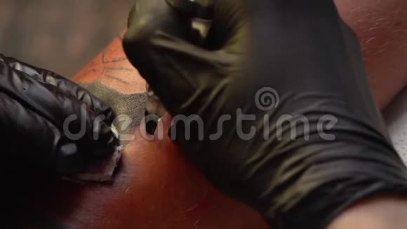 油墨颜料的纹身机视频的预览图