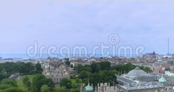 空中俯瞰布莱顿和霍夫镇英国围绕着皇家馆和穹顶视频的预览图