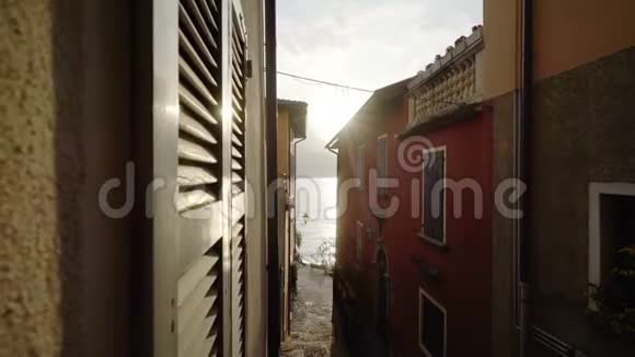 意大利小镇狭窄的街道视频的预览图