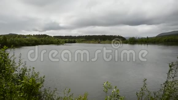夏末挪威北部的洪水景观视频的预览图