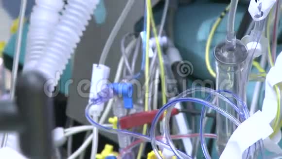 医疗管和电线阵列视频的预览图