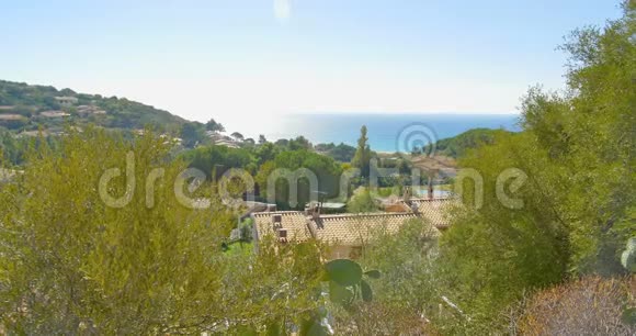 地中海乡村景色在近海的群山中意大利撒丁岛视频的预览图