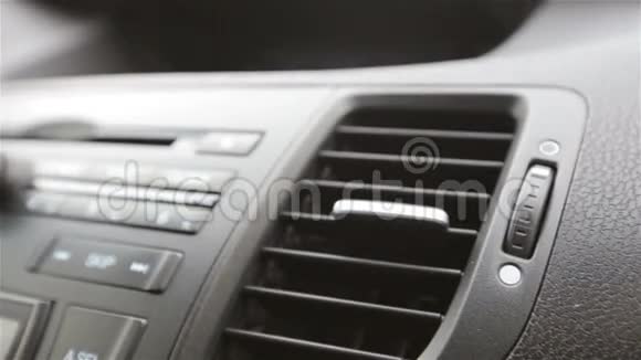 面板上汽车的按钮舒适性视频的预览图