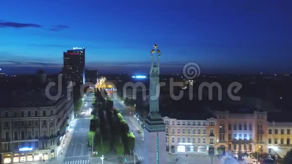 里加城夜桥秋钻飞行米达视频的预览图