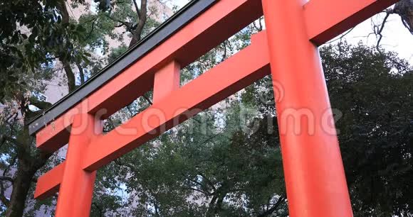 东京哈纳佐诺神社的大宗教大门视频的预览图