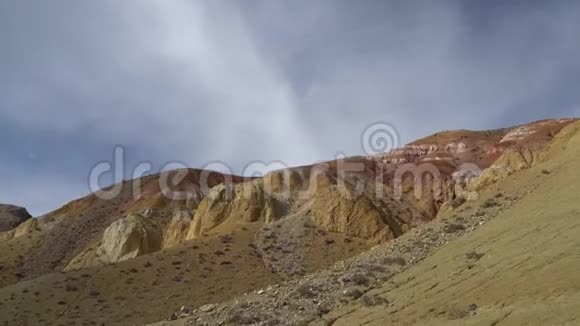 西伯利亚Alyai地区山区的火星景观视频的预览图