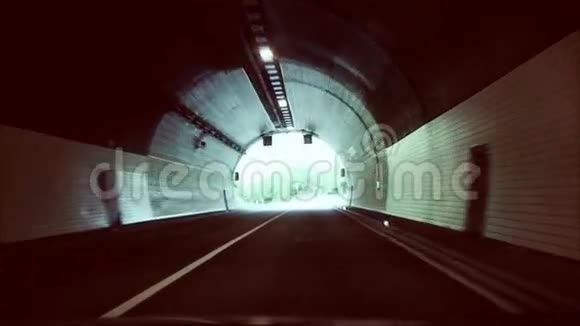 隧道的出口视频的预览图