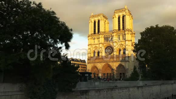 巴黎圣母大教堂巴黎最著名的建筑之一视频的预览图