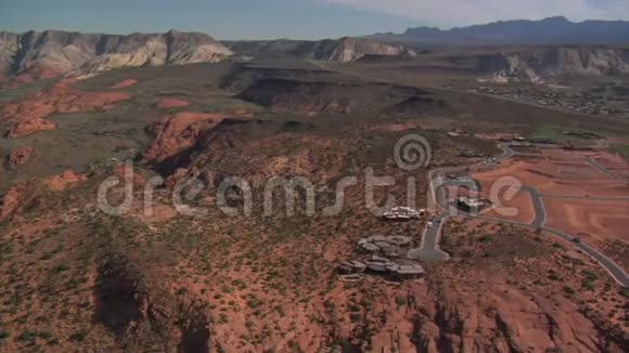 沙漠大厦的空中拍摄视频的预览图