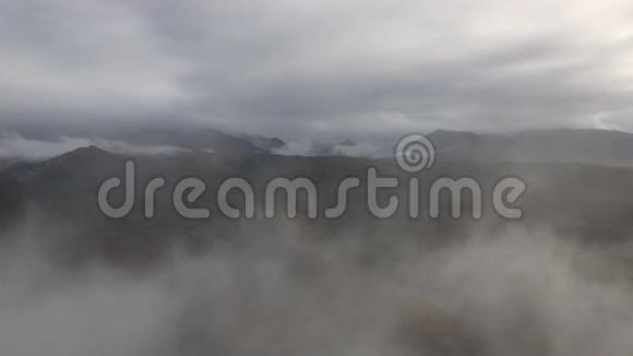 雾在怀米亚峡谷移动视频的预览图