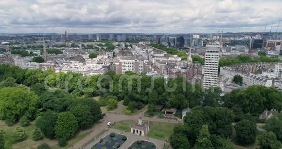 海德公园意大利花园俯瞰伦敦市中心视频的预览图