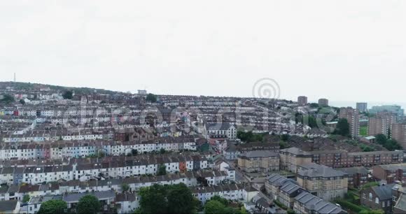 英国布莱顿镇西部的空中全景视频的预览图