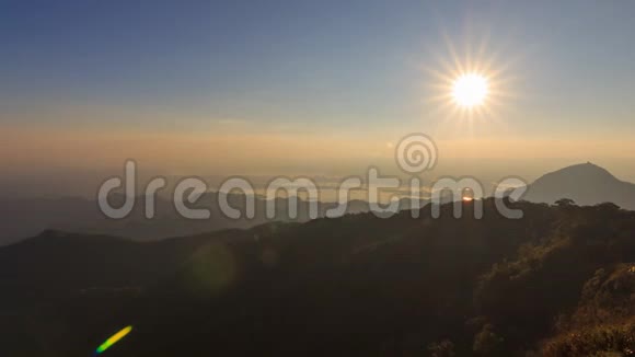 日落时分从高山上消失视频的预览图