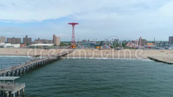 空中视频康尼岛布鲁克林纽约码头视频的预览图