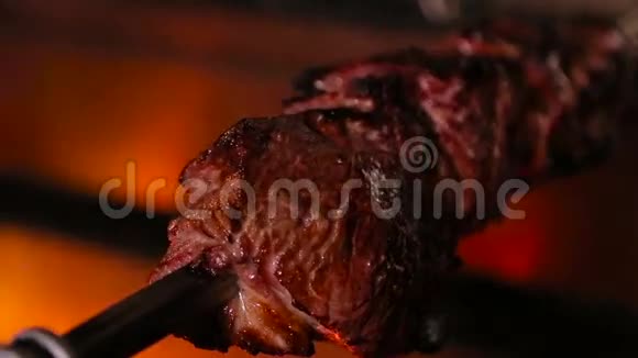 烧烤串上的肉视频的预览图