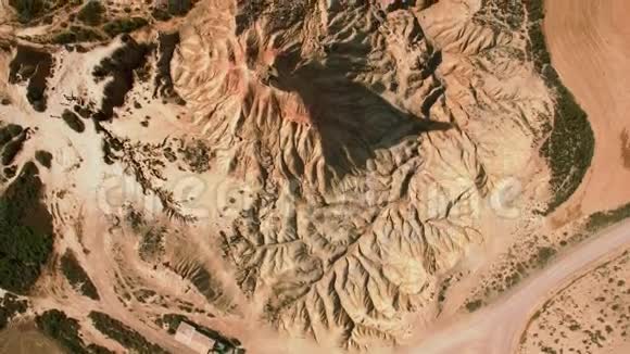 沙漠之山的空中射击视频的预览图