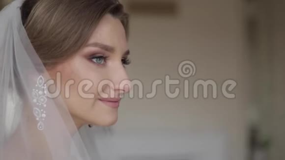 把美丽的新娘关在家里视频的预览图