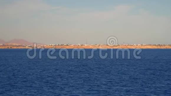 从大海到海岸的景色视频的预览图