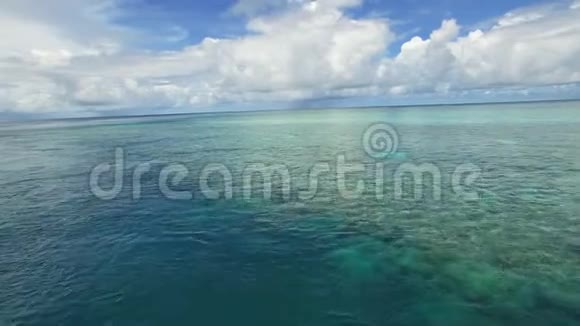 广阔的大海和大堡礁视频的预览图
